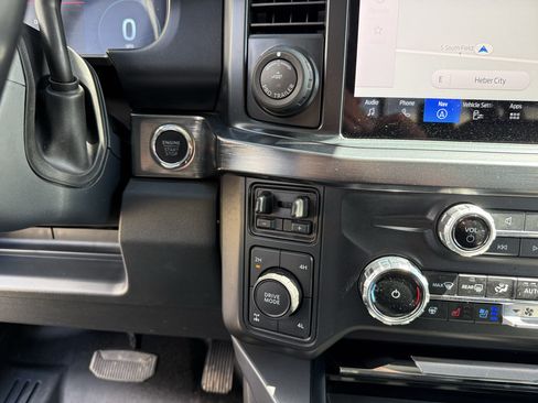 Used 2024 Ford F350 Lariat w/ Lariat Ultimate Package AWD/4WD image 24