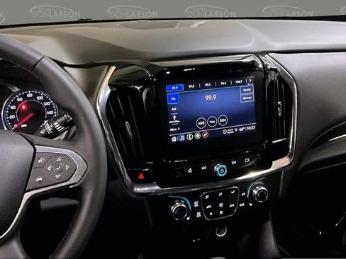 Used 2023 Chevrolet Traverse LT image 30