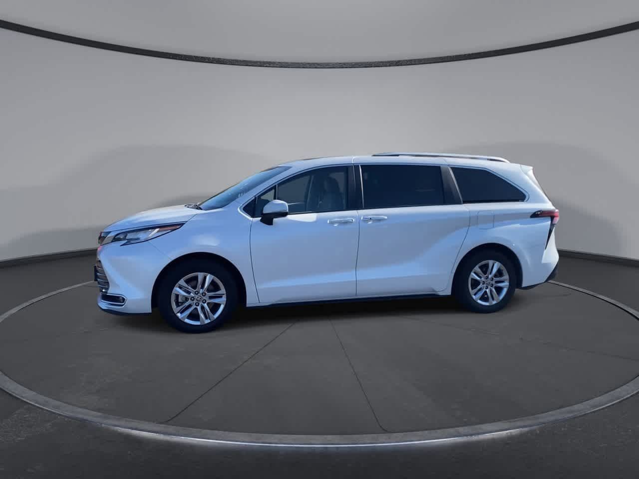 Certified 2024 Toyota Sienna Limited AWD/4WD image 6