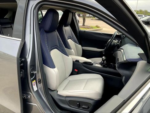 Used 2019 Lexus UX 200 image 7