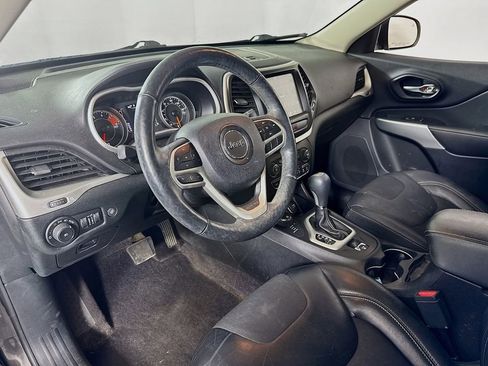 Used 2018 Jeep Cherokee Latitude Plus w/ Comfort/Convenience Group AWD/4WD image 9