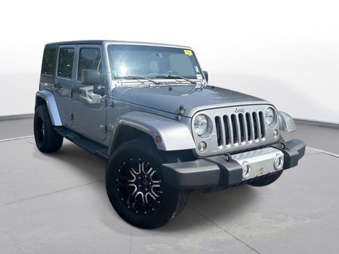 Used 2015 Jeep Wrangler Unlimited Sahara w/ Connectivity Group AWD/4WD image 4