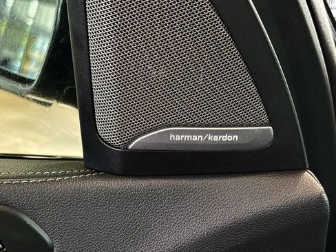 Used 2022 BMW X7 M50i image 25