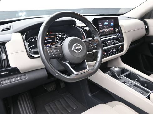 Used 2022 Nissan Pathfinder SV w/ SV Premium Package FWD image 22