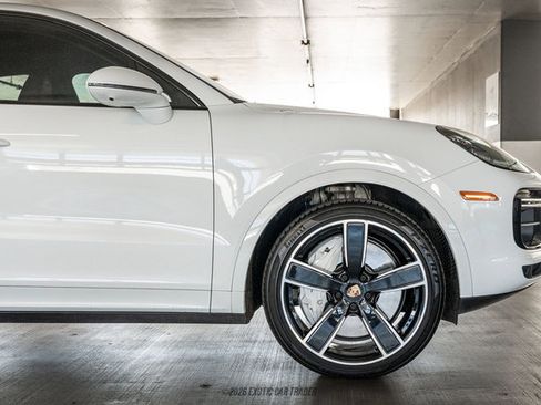 Used 2023 Porsche Cayenne Turbo AWD/4WD image 11