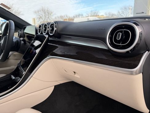 Used 2025 Mercedes-Benz C 300 4MATIC Sedan image 36