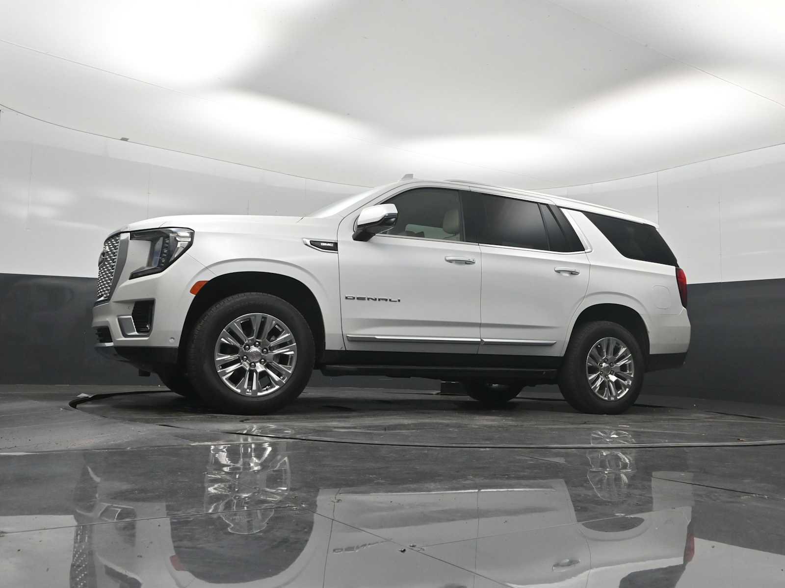Used 2024 GMC Yukon Denali w/ Advanced Technology Package AWD/4WD image 28