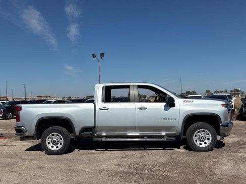Used 2022 Chevrolet Silverado 2500 LT w/ Convenience Package image 5