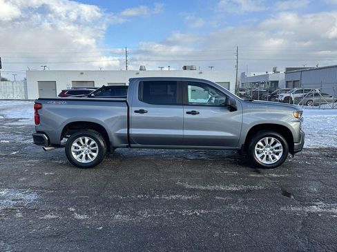 Used 2019 Chevrolet Silverado 1500 Custom w/ Custom Value Package image 2
