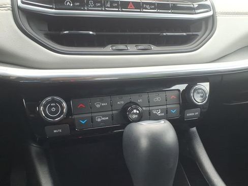 Certified 2024 Jeep Compass Limited AWD/4WD image 16
