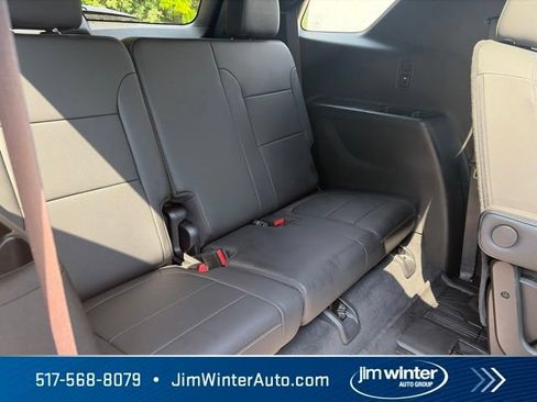 Used 2023 Chevrolet Traverse LT w/ LT Premium Package AWD/4WD image 18