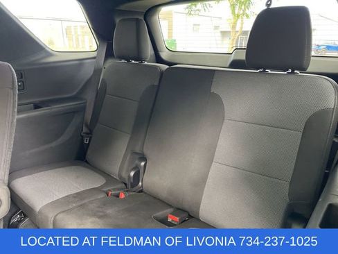 Used 2023 Chevrolet Traverse LT FWD image 35