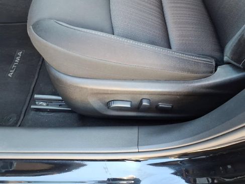 Used 2024 Nissan Altima 2.5 SV w/ SV Premium Package FWD image 5