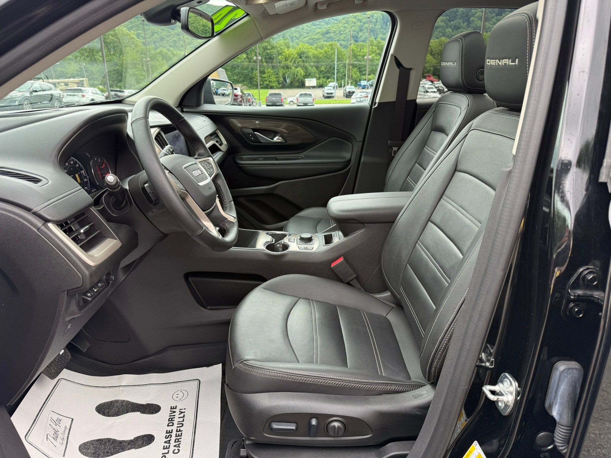 Used 2024 GMC Terrain Denali w/ Denali Premium Package AWD/4WD image 11