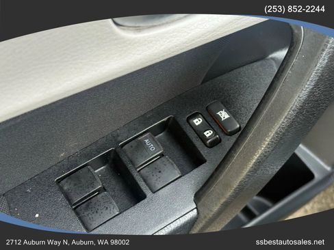 Used 2015 Toyota Corolla LE image 15