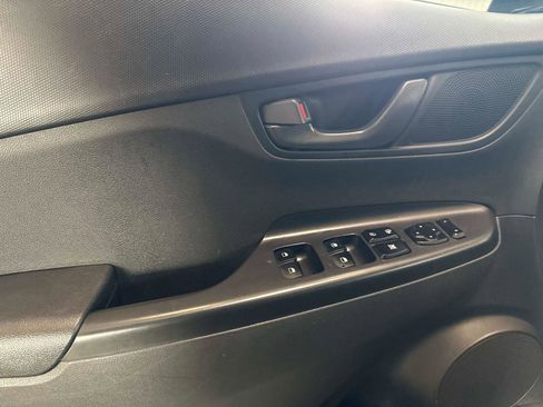 Used 2023 Hyundai Kona SE image 18