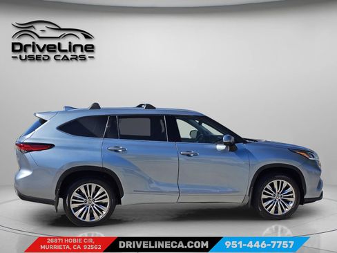 Used 2023 Toyota Highlander Platinum image 11