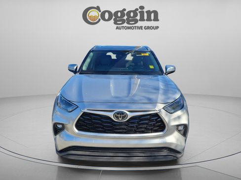 Used 2023 Toyota Highlander XLE image 6