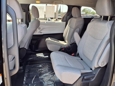 Certified 2025 Toyota Sienna LE FWD image 11