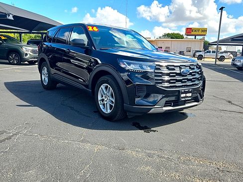 Used 2026 Ford Explorer Active RWD image 3