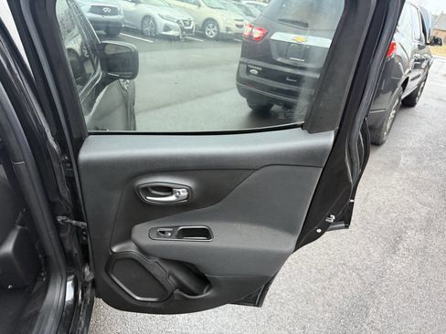 Used 2020 Jeep Renegade Sport image 19