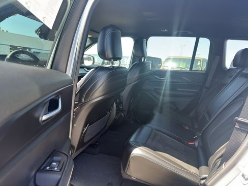 Used 2025 Jeep Grand Cherokee Altitude AWD/4WD image 29