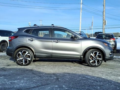 Used 2020 Nissan Rogue Sport SL image 2