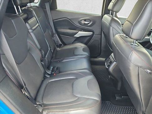 Used 2018 Jeep Cherokee Trailhawk w/ Comfort/Convenience Group AWD/4WD image 19