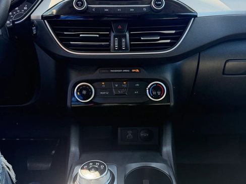 Used 2022 Ford Escape SE FWD image 18