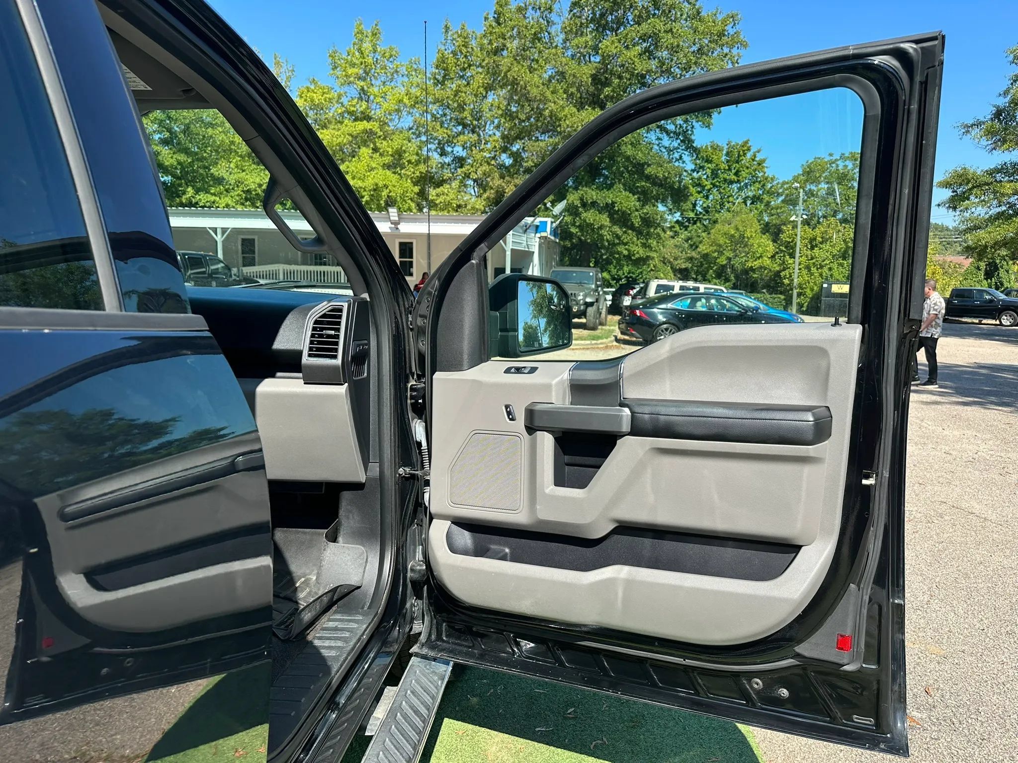 Used 2016 Ford F150 XLT w/ Equipment Group 301A Mid AWD/4WD image 13