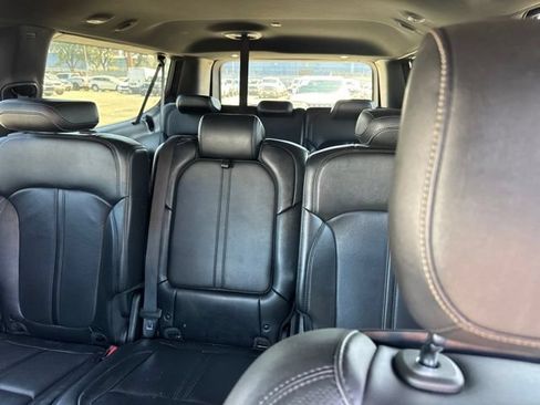 Used 2024 Jeep Wagoneer L Series II w/ Flexible Seating Group AWD/4WD image 12