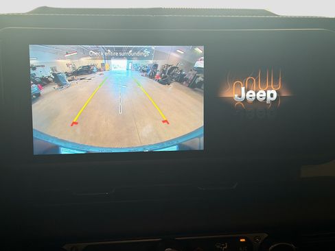 Used 2025 Jeep Wrangler Unlimited Sahara AWD/4WD image 22