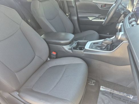 Used 2023 Toyota RAV4 LE AWD/4WD image 16
