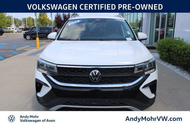 Used 2022 Volkswagen Taos SE w/ Panoramic Sunroof Package AWD/4WD image 2