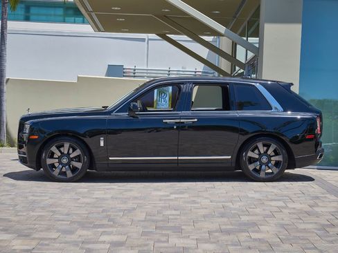 Certified 2024 Rolls-Royce Cullinan AWD/4WD image 3