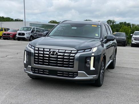 Used 2024 Hyundai Palisade Calligraphy FWD image 3