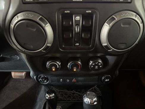 Used 2017 Jeep Wrangler Unlimited Sport AWD/4WD image 3