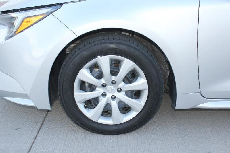 Used 2025 Toyota Corolla LE FWD image 37