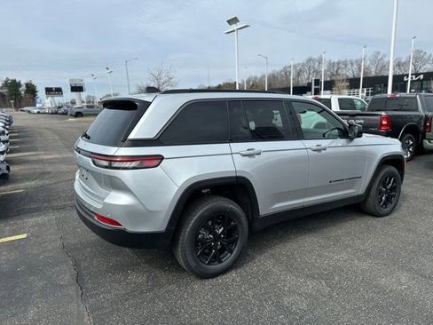 New 2026 Jeep Grand Cherokee Altitude AWD/4WD image 7