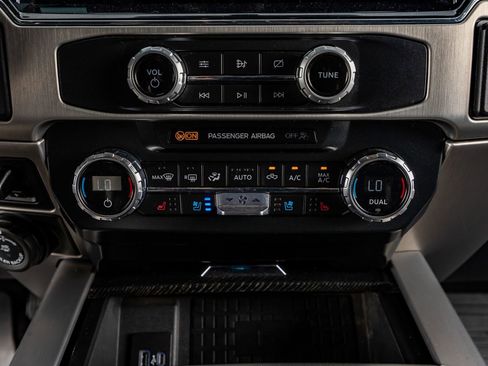 Used 2022 Ford F450 Platinum w/ FX4 Off-Road Package image 25