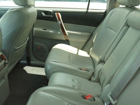 Used 2013 Toyota Highlander Limited FWD image 10