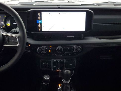Used 2024 Jeep Wrangler High Altitude image 26