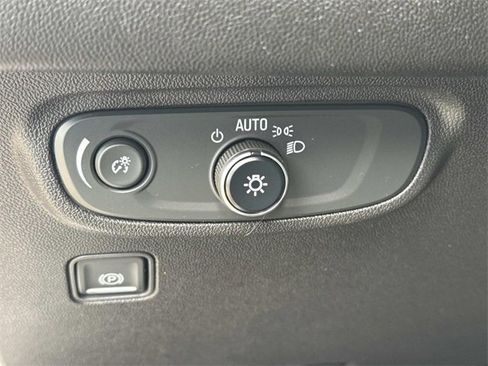 Used 2022 GMC Terrain SLE image 26