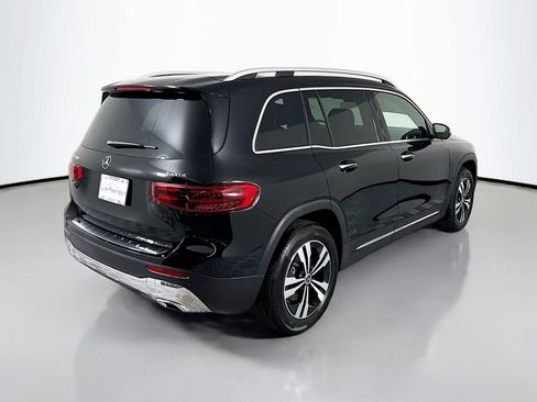 Used 2025 Mercedes-Benz GLB 250 4MATIC image 9
