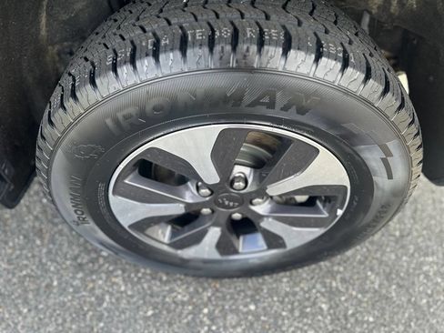 Used 2023 Jeep Grand Cherokee 4WD 4xe image 37