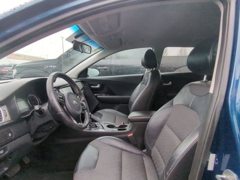 Used 2017 Kia Niro EX image 6