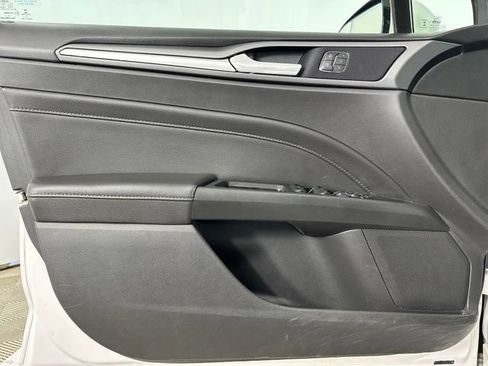 Used 2016 Ford Fusion Titanium FWD image 25