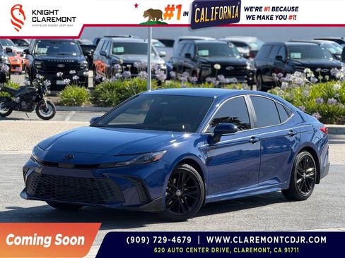 Used 2026 Toyota Camry SE w/ Convenience Package FWD image 1