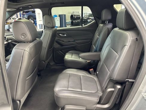 Used 2023 Chevrolet Traverse LT w/ LT Premium Package AWD/4WD image 45