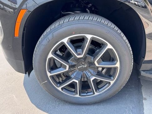 New 2026 Chevrolet Suburban RST w/ RST Capability Package AWD/4WD image 15